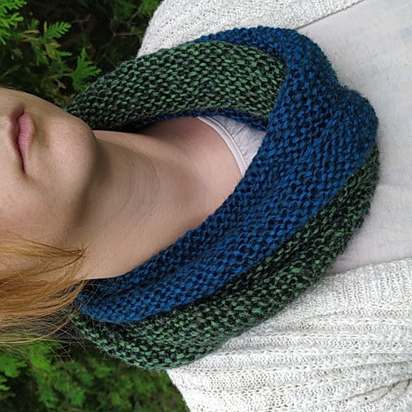 Twisted Peacock Cowl Scarf - Picture 2 of 6